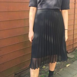 Pleated Skirt 100% recycled material